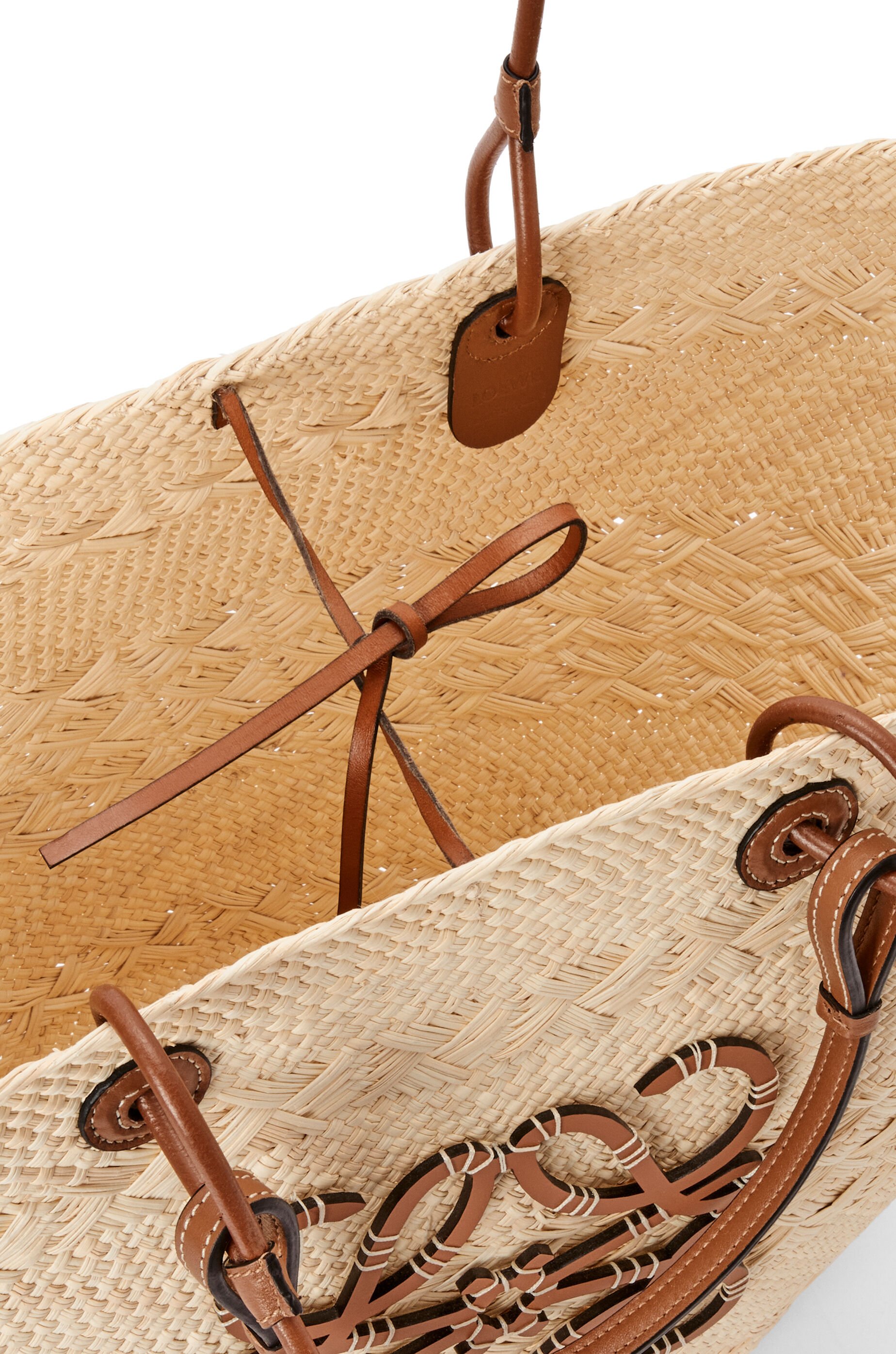 LOEWE Große Anagram Basket-Tasche aus Iraca-Palme und Kalbsleder